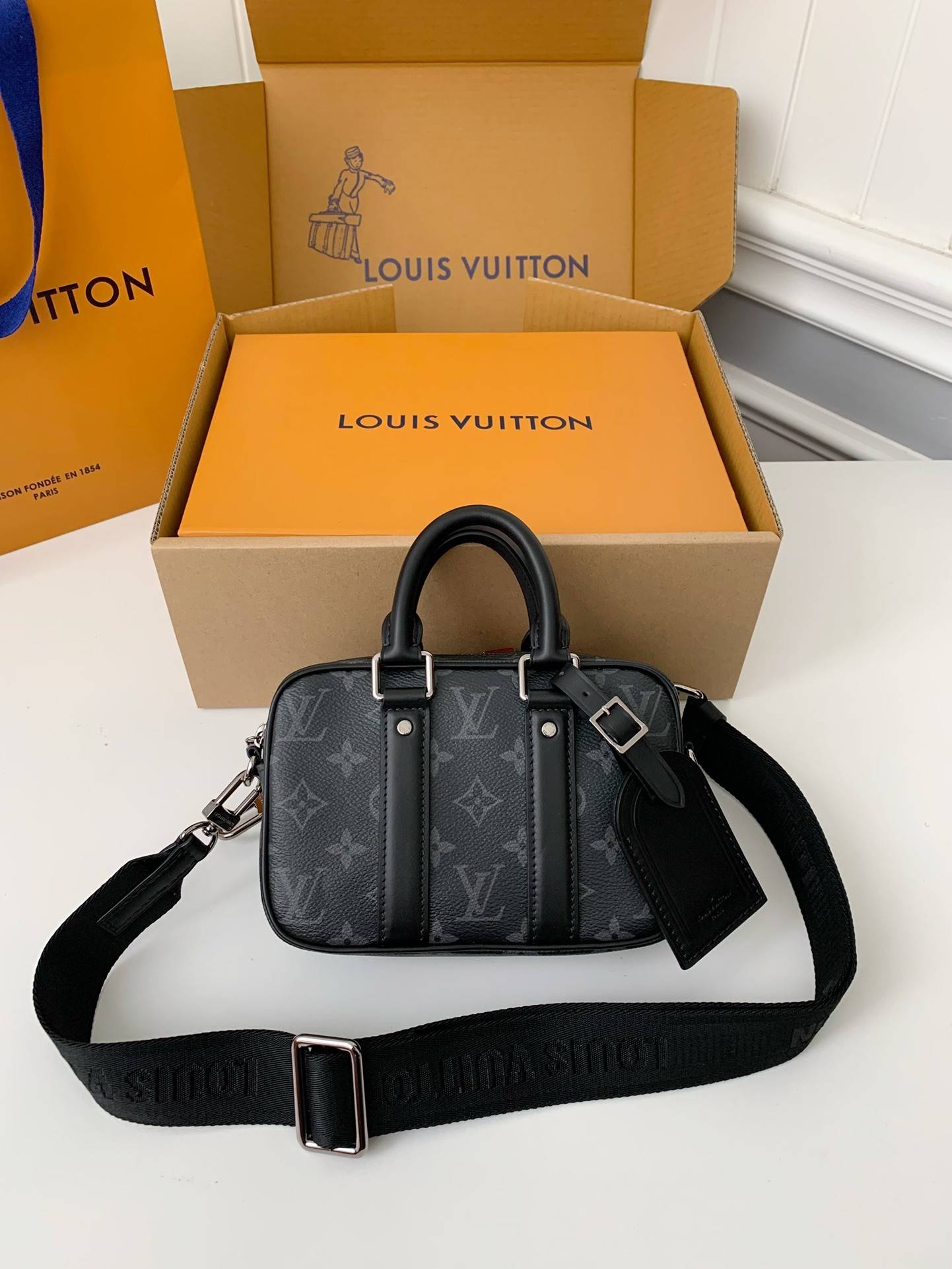 L*V Autumn/Winter New NANO PORTE DOCUMENTS VOYAGE Handbag M82770, Top Quality