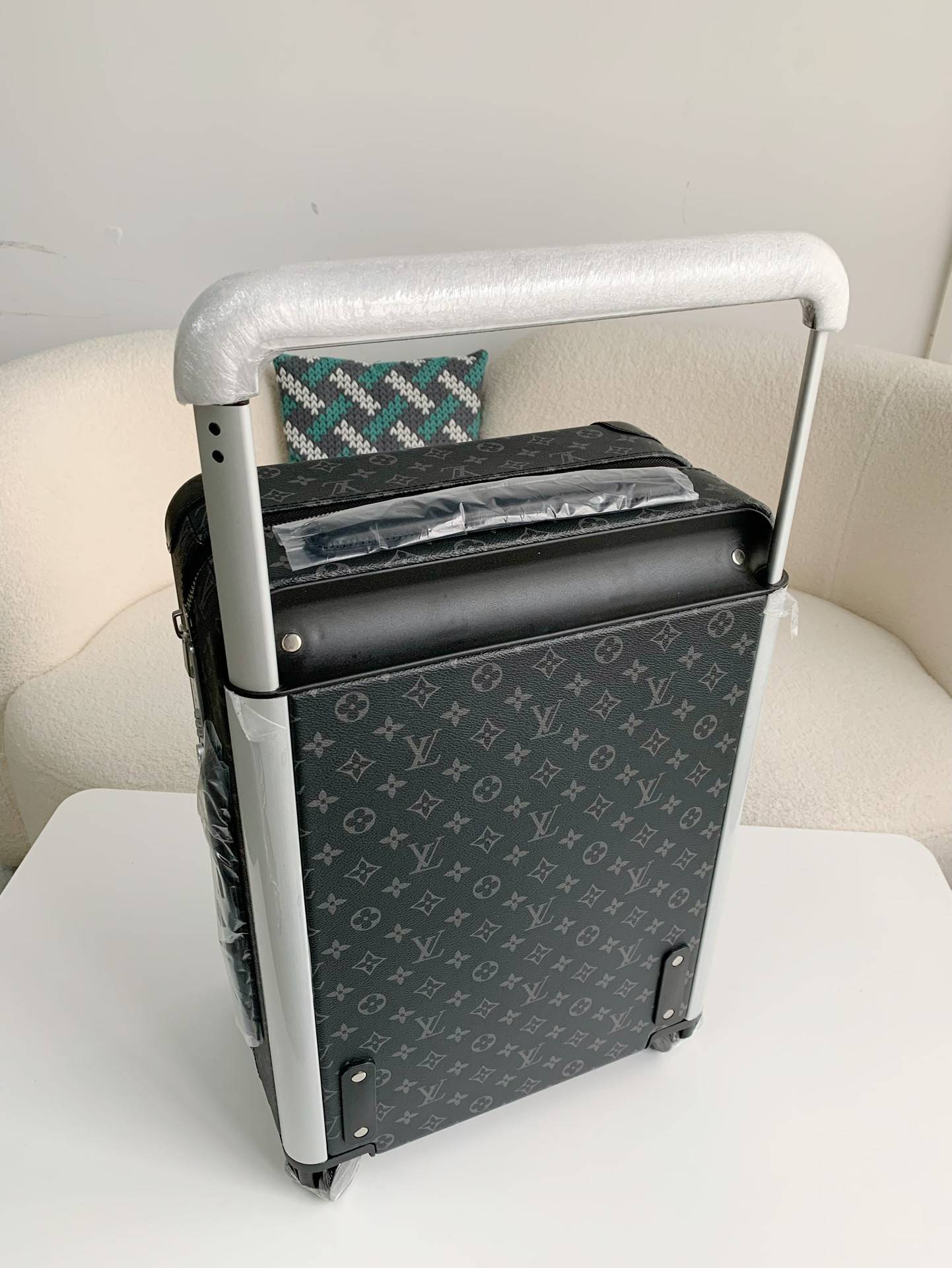 L*V suitcase