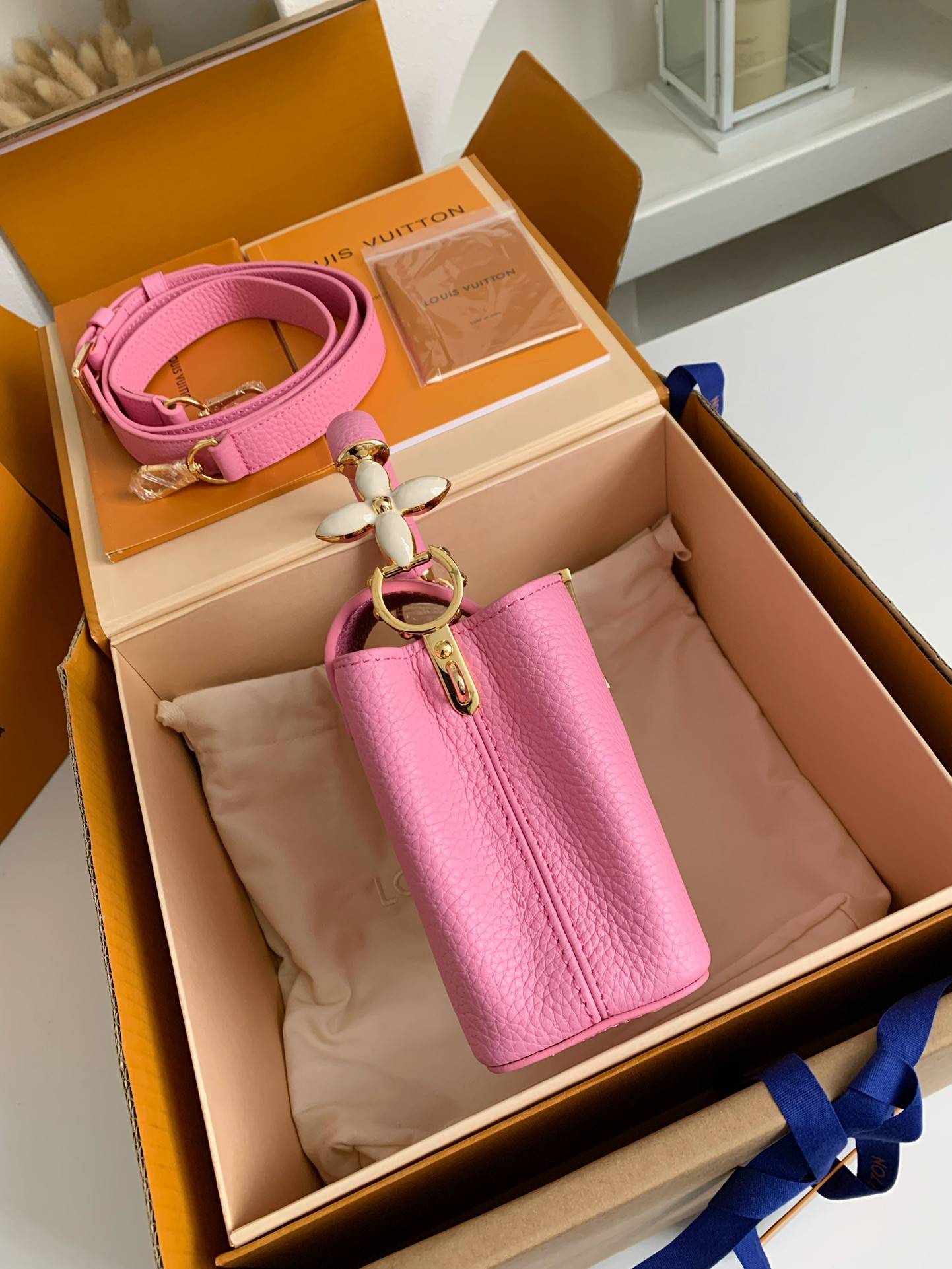 L*V Capucines BB Handbags Size：21*14*8cm