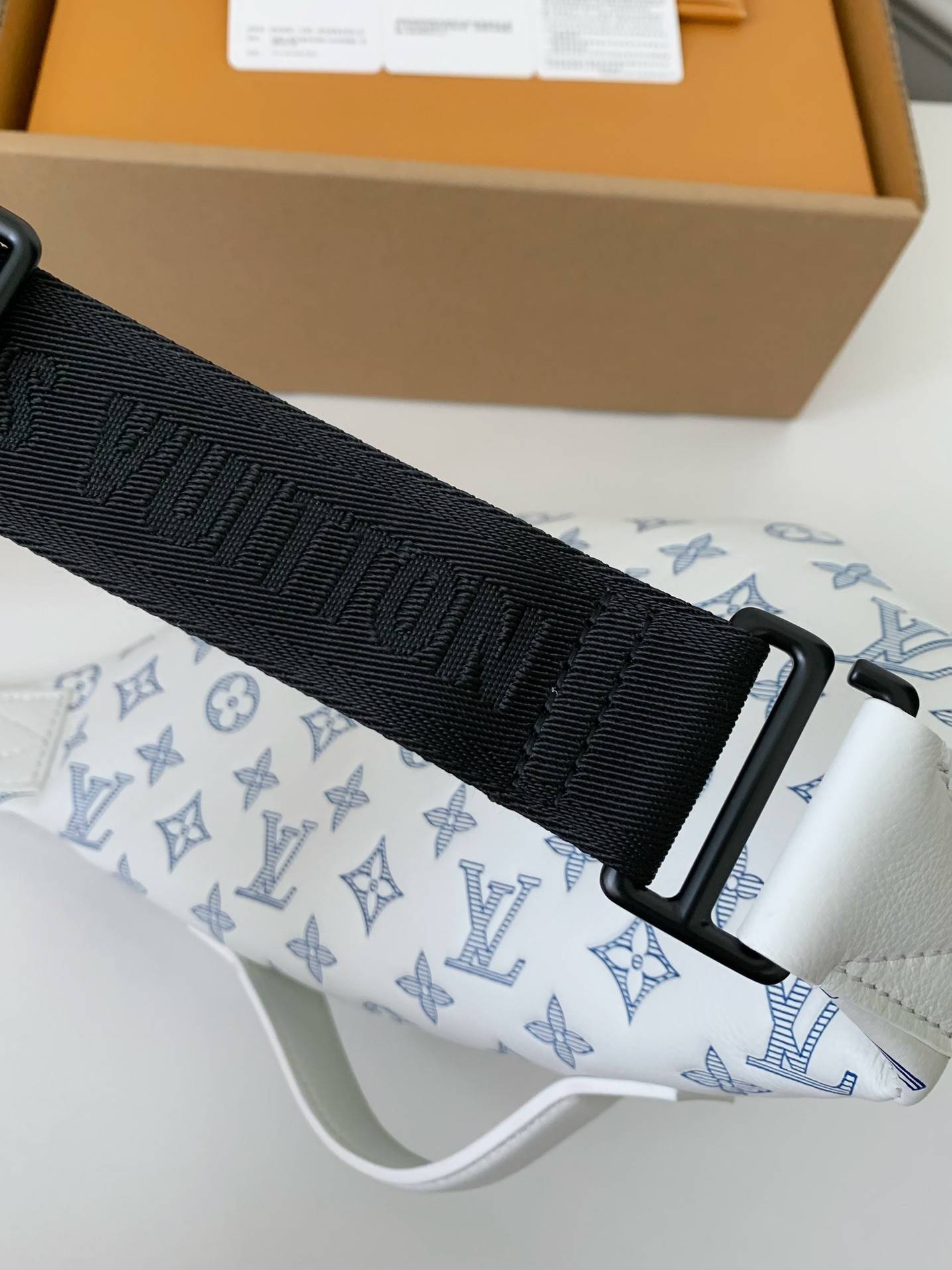 New L*V RUSH waist bag M25227 Size: 30*15*8cm