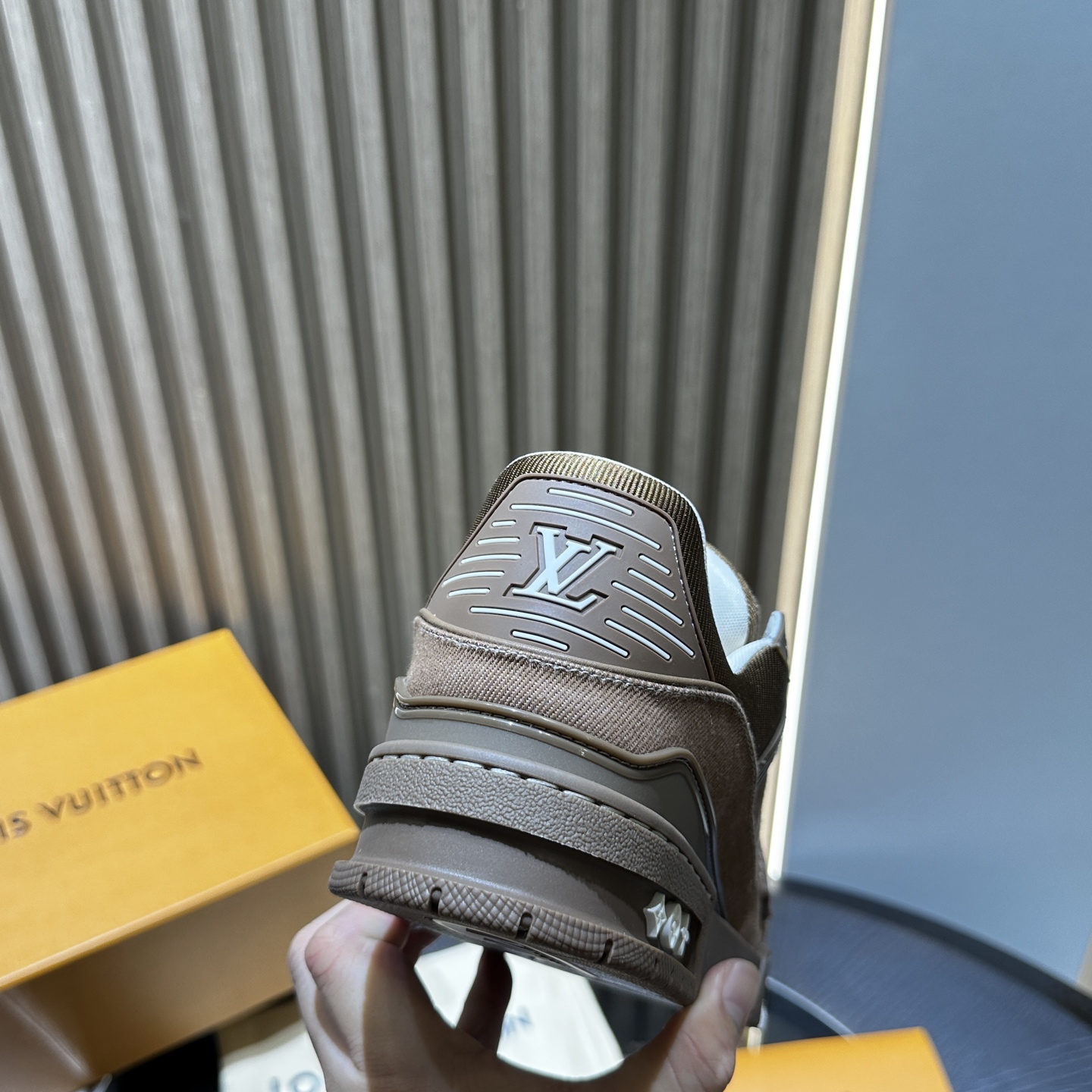 L*V TRAINER Sneakers