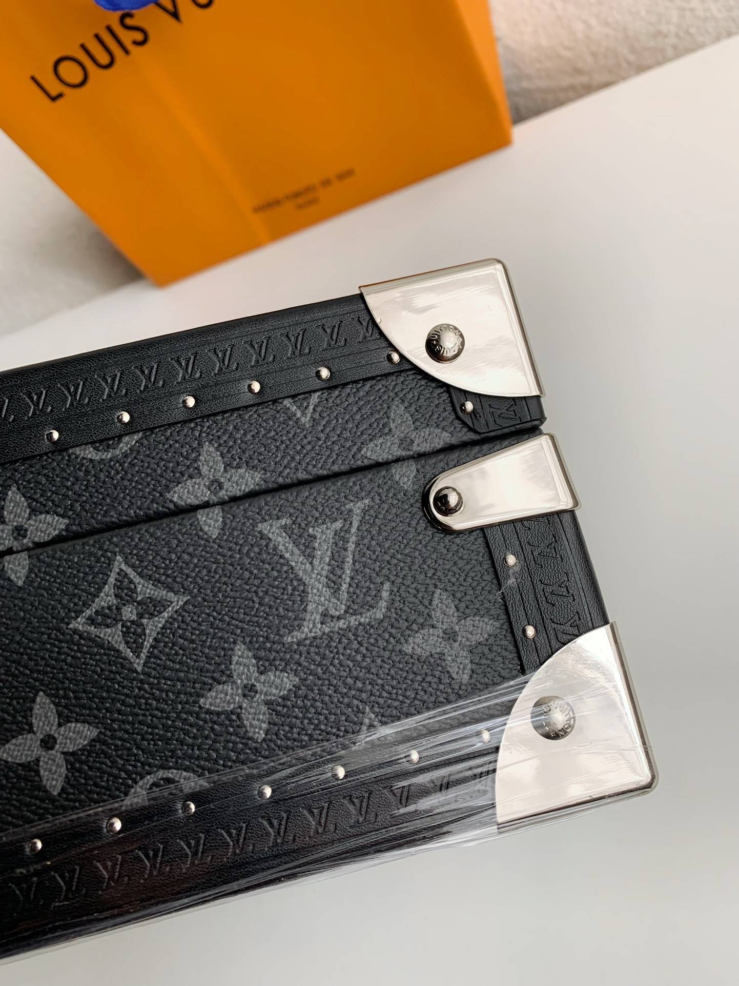 L*V Watch Storage Box Size：34*18*11cm