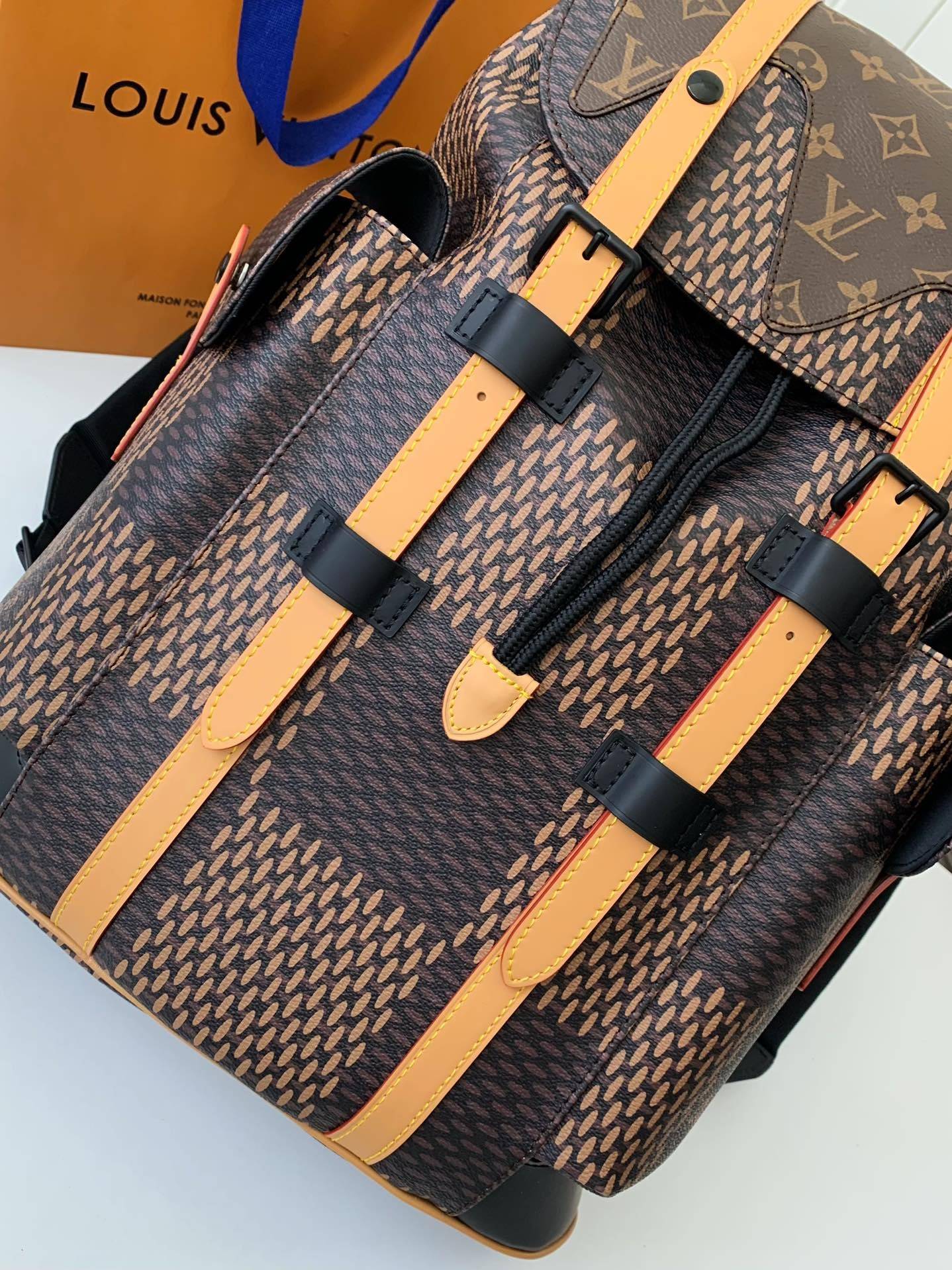L*V Medium-sized men’s matching colored backpack  M40350  Size：38*44*21cm