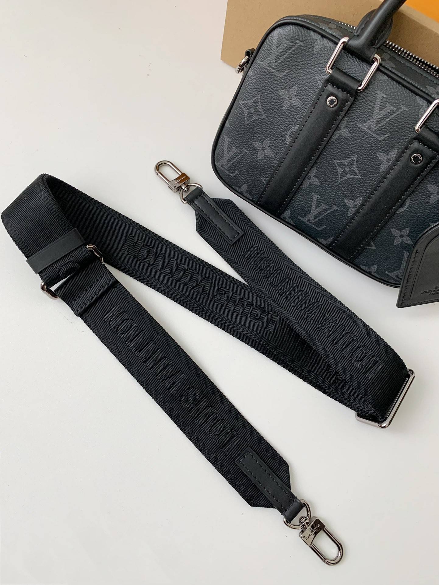 L*V Autumn/Winter New NANO PORTE DOCUMENTS VOYAGE Handbag M82770, Top Quality