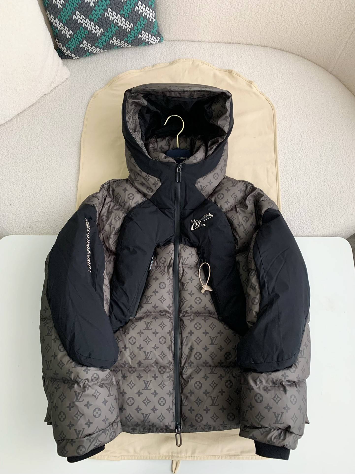 Louis Vuitton 24S warm color changing fabric men