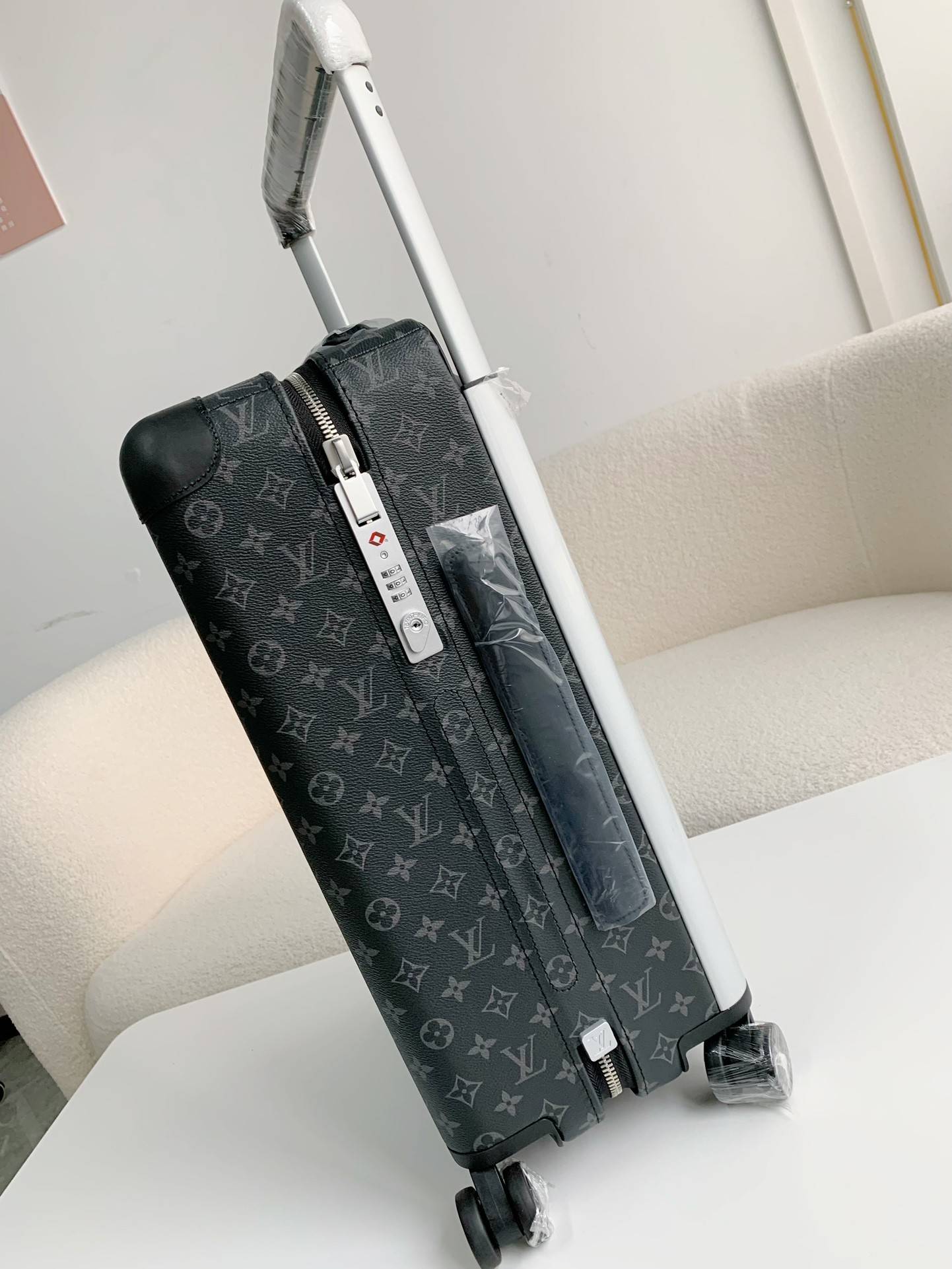 L*V suitcase