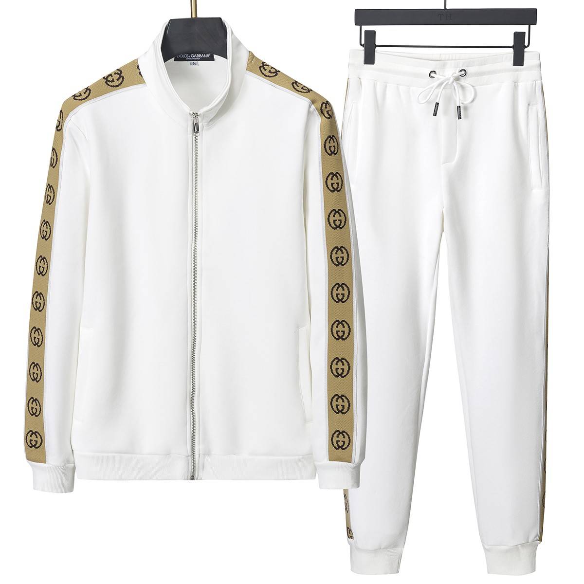 G*u*i casual suit