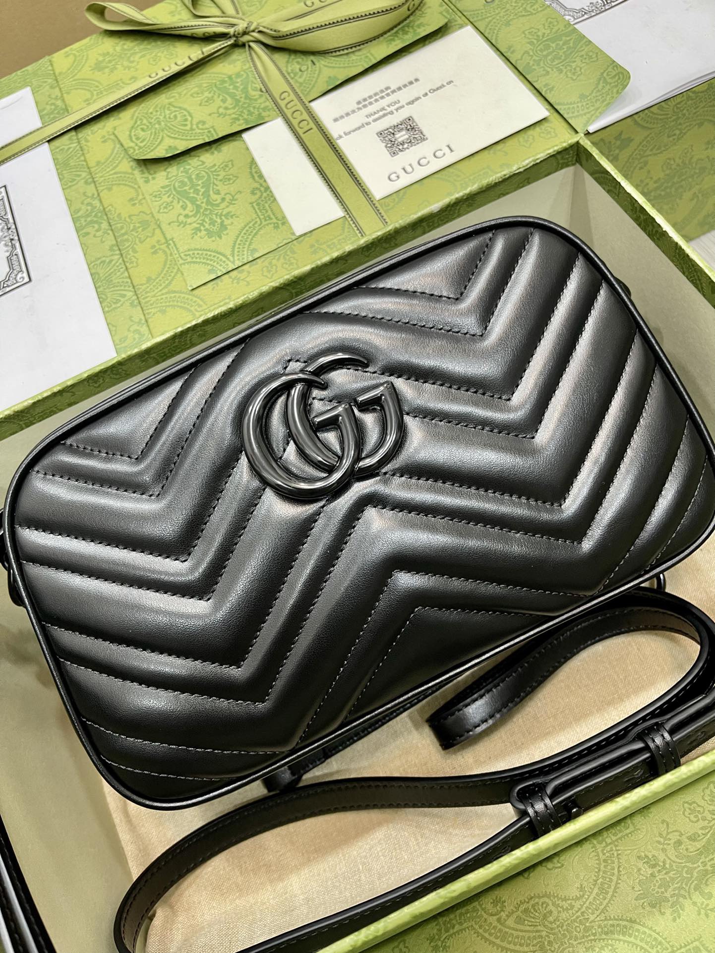 G*u*i marmont series model number: 447632 size: 24*13*7cm