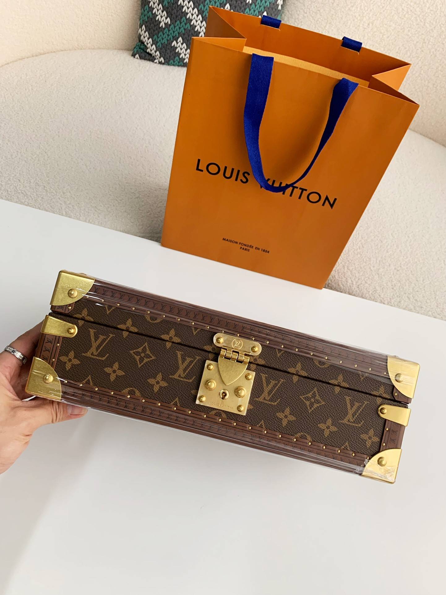 L*V Watch Storage Box Size：34*18*11cm