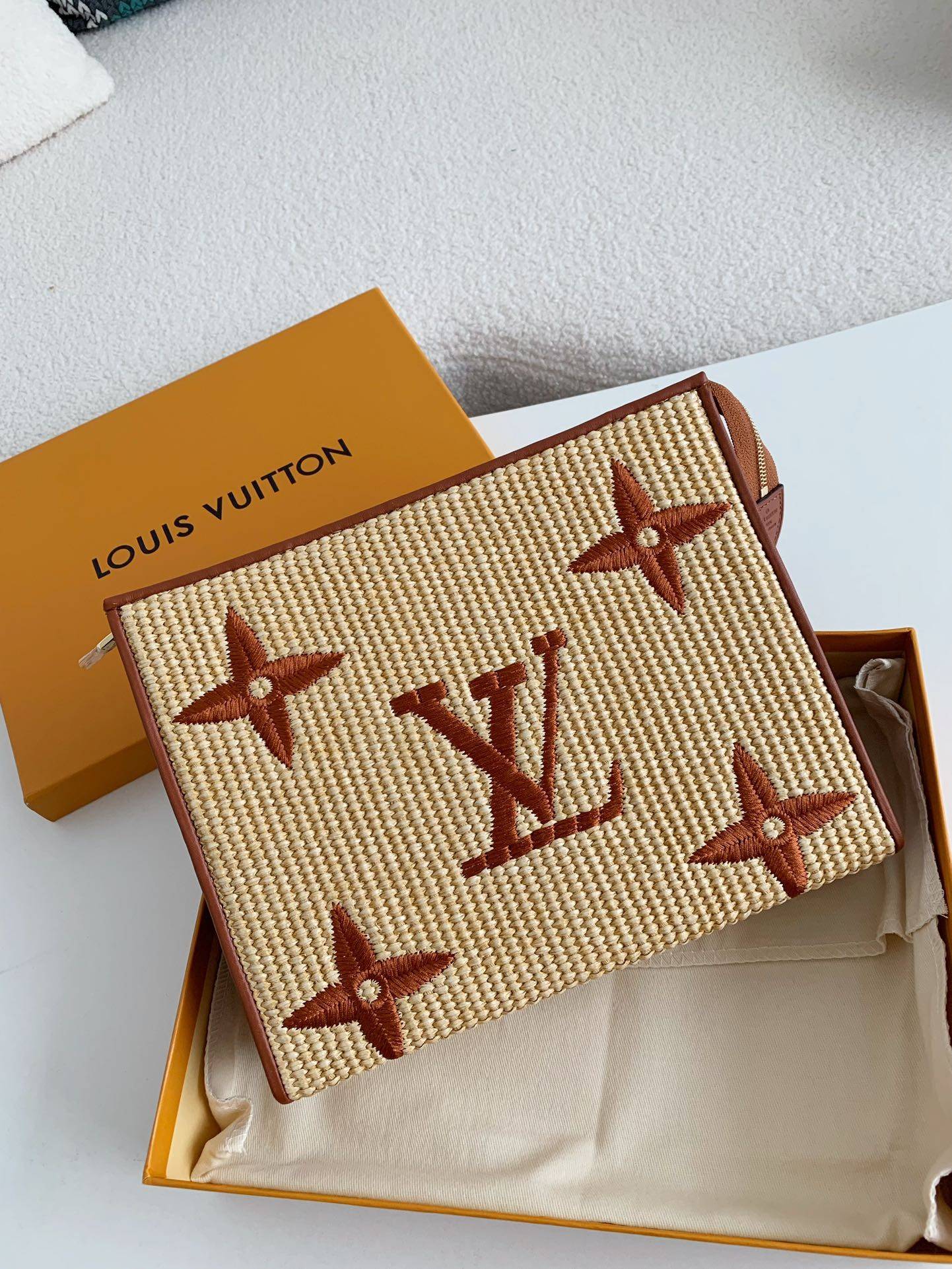 L*V Toiletry Pouch 26 Monogram Raffia Tan M80351，Top Quality  Size:25*20*5.5cm