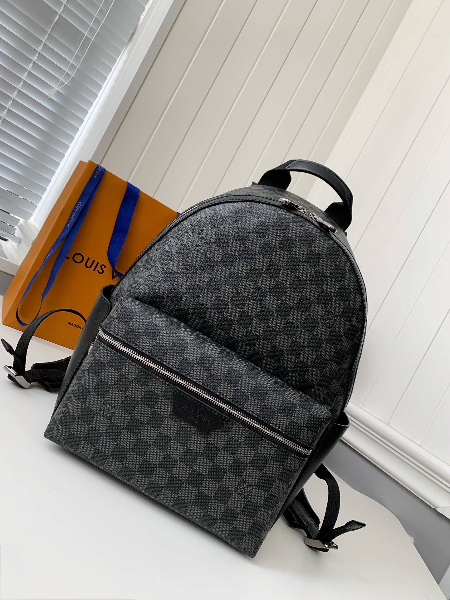 L*V DISCOVERY Small Backpack PM N40514 Size: 29 * 38 * 20cm