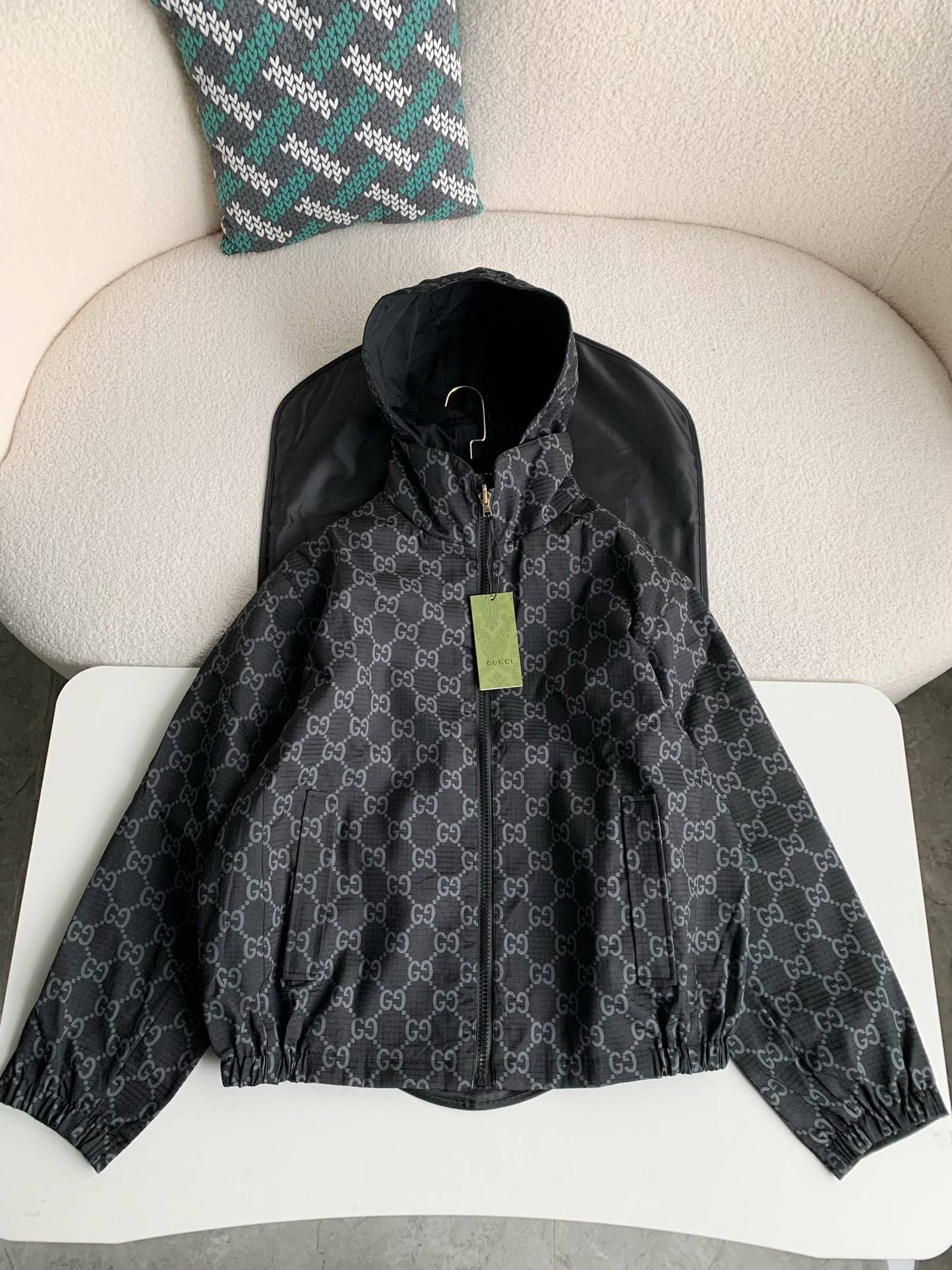 G*u*i jacket