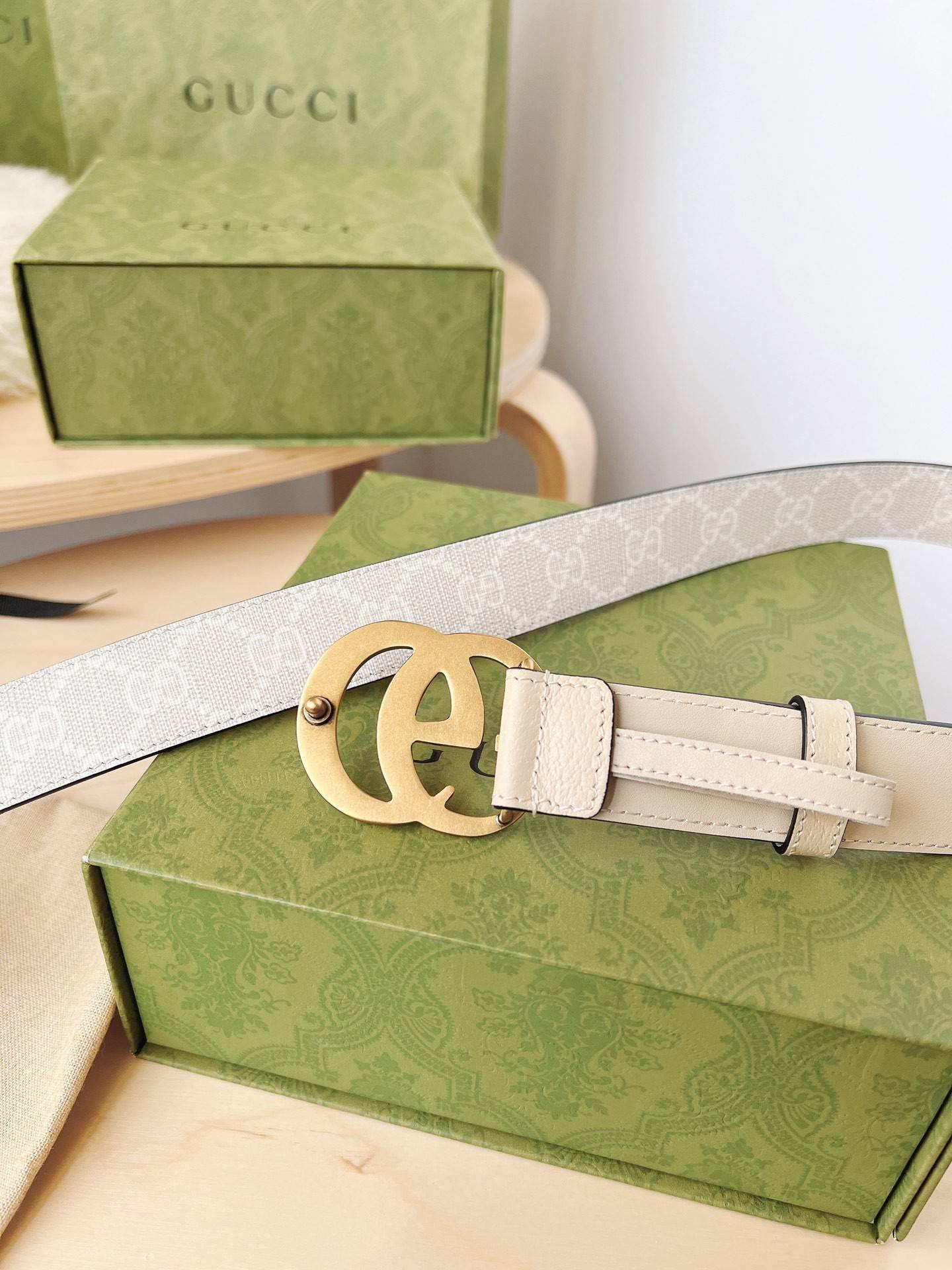 G*u*i  ladies  belt