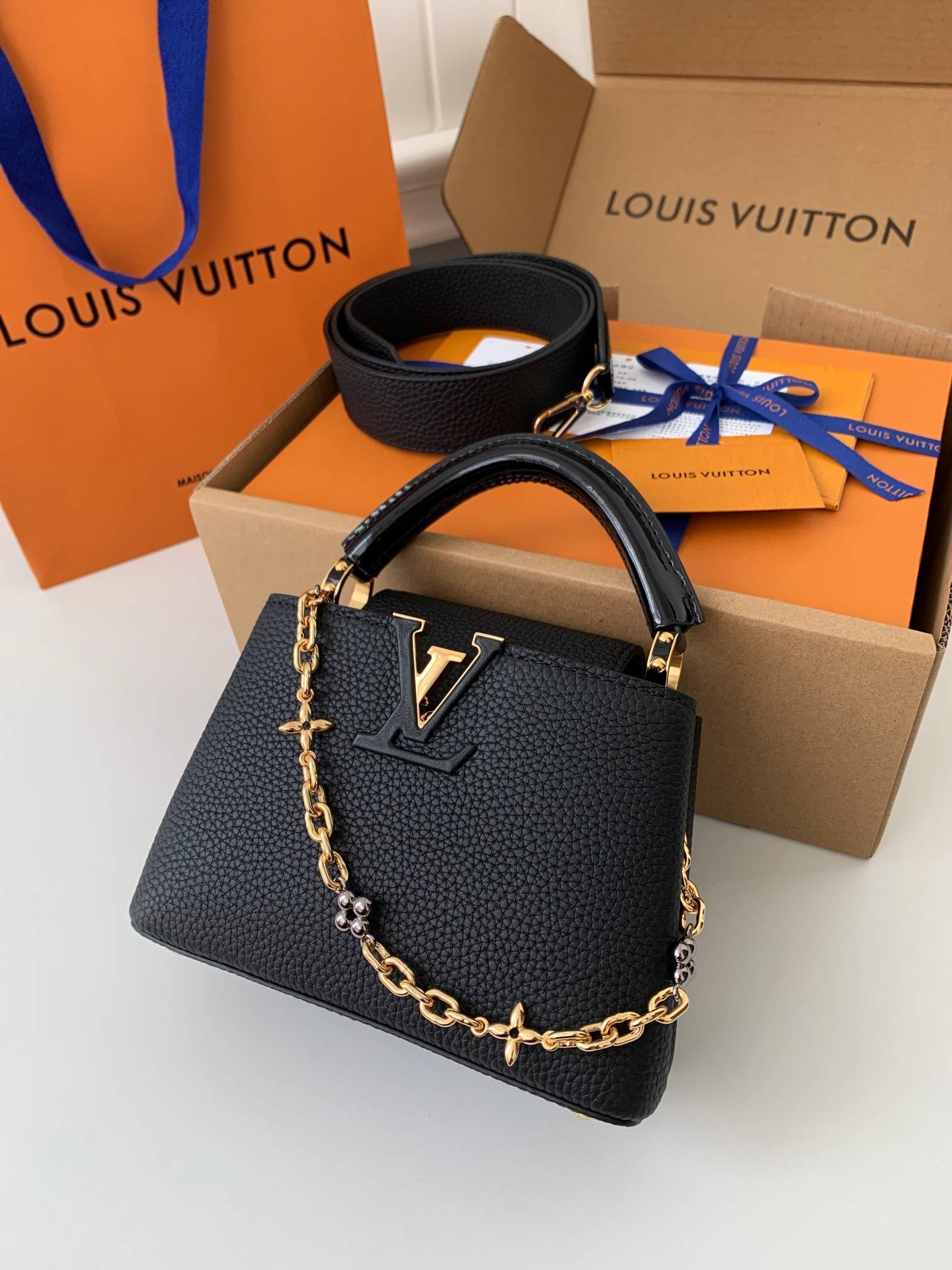 L*V Capucines mini frame M80239 size:21*14*8cm