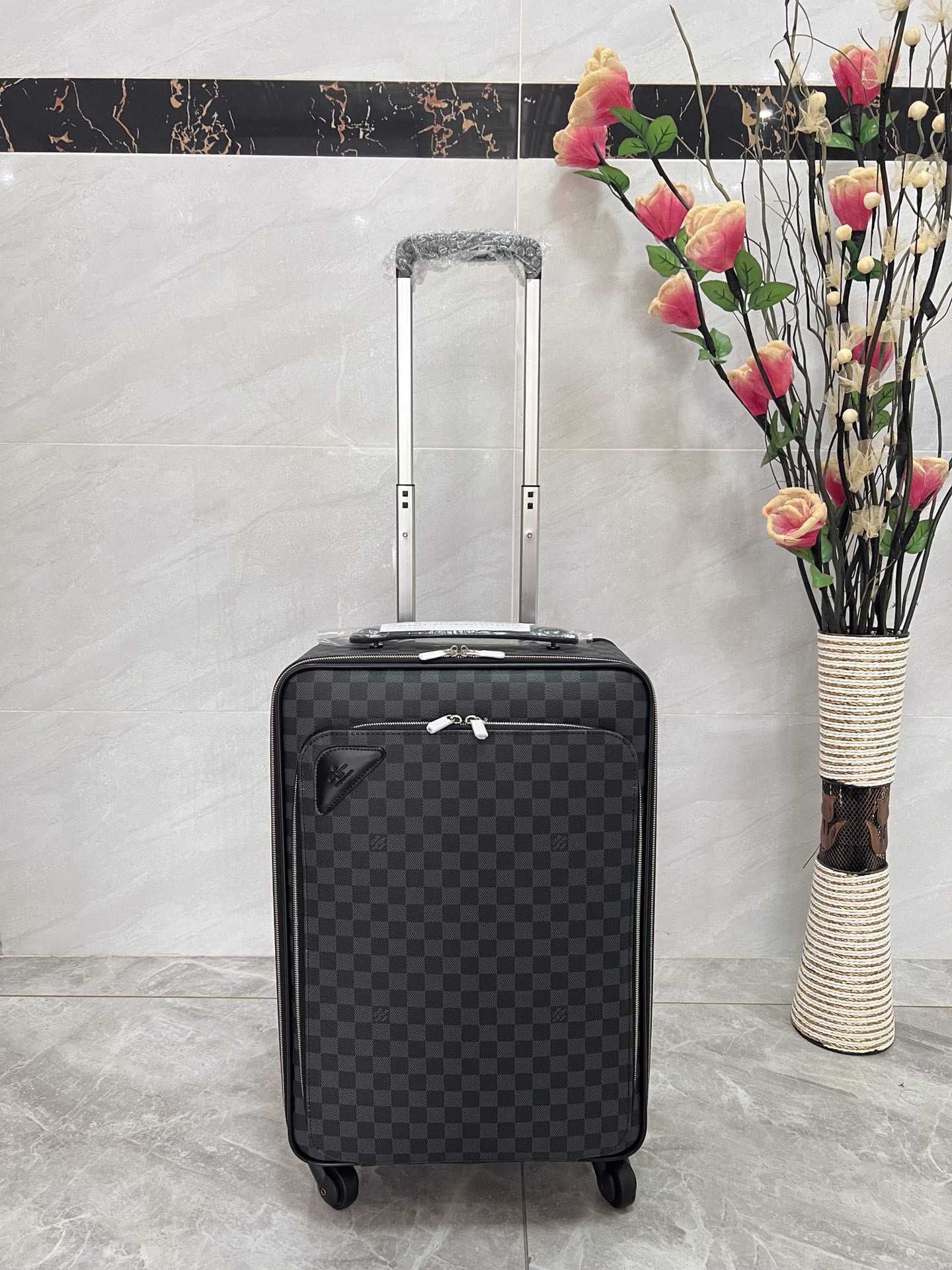G*u*i luggage/original leather gf4343 size: 20 inches