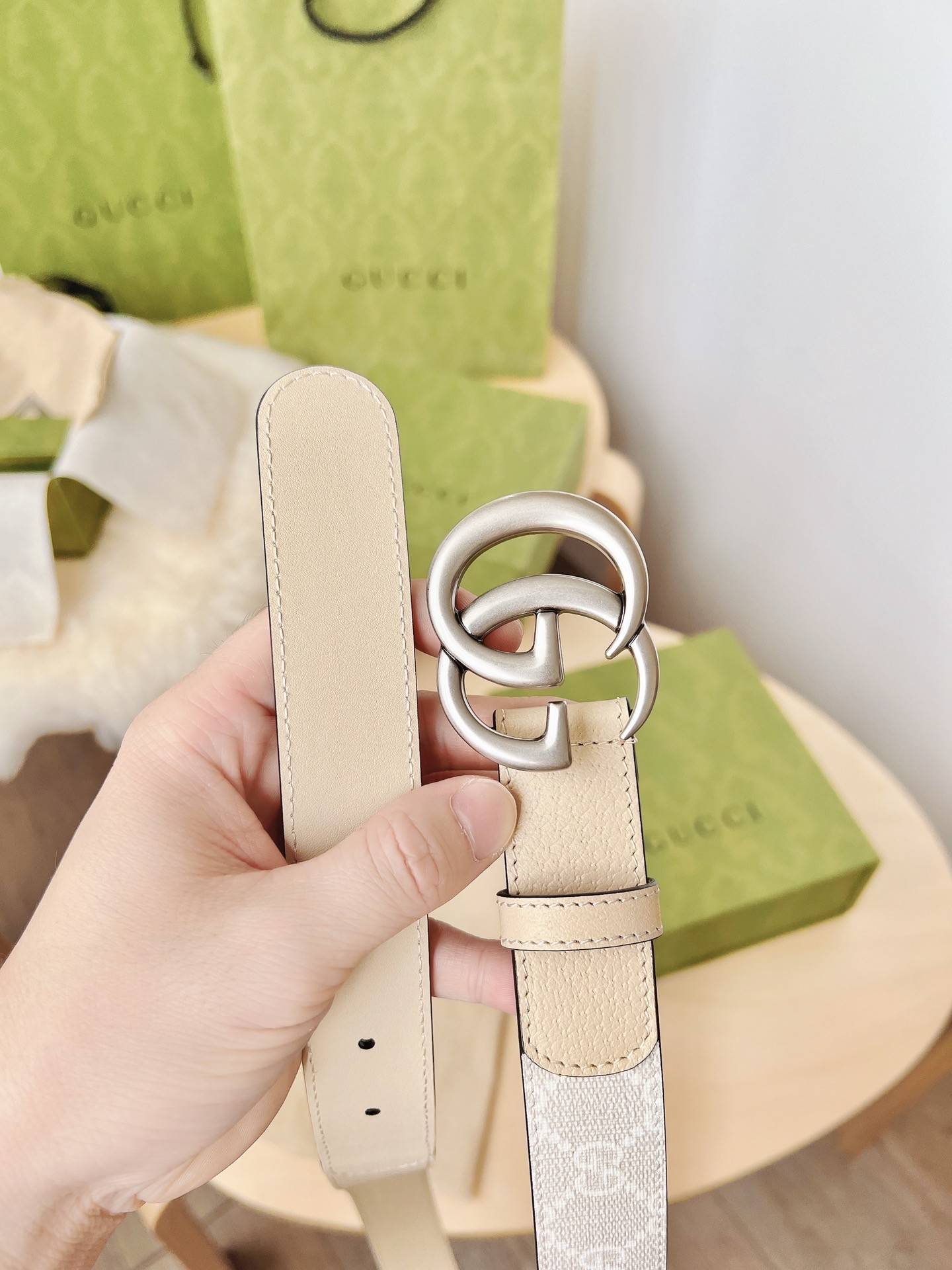 G*u*i  ladies  belt