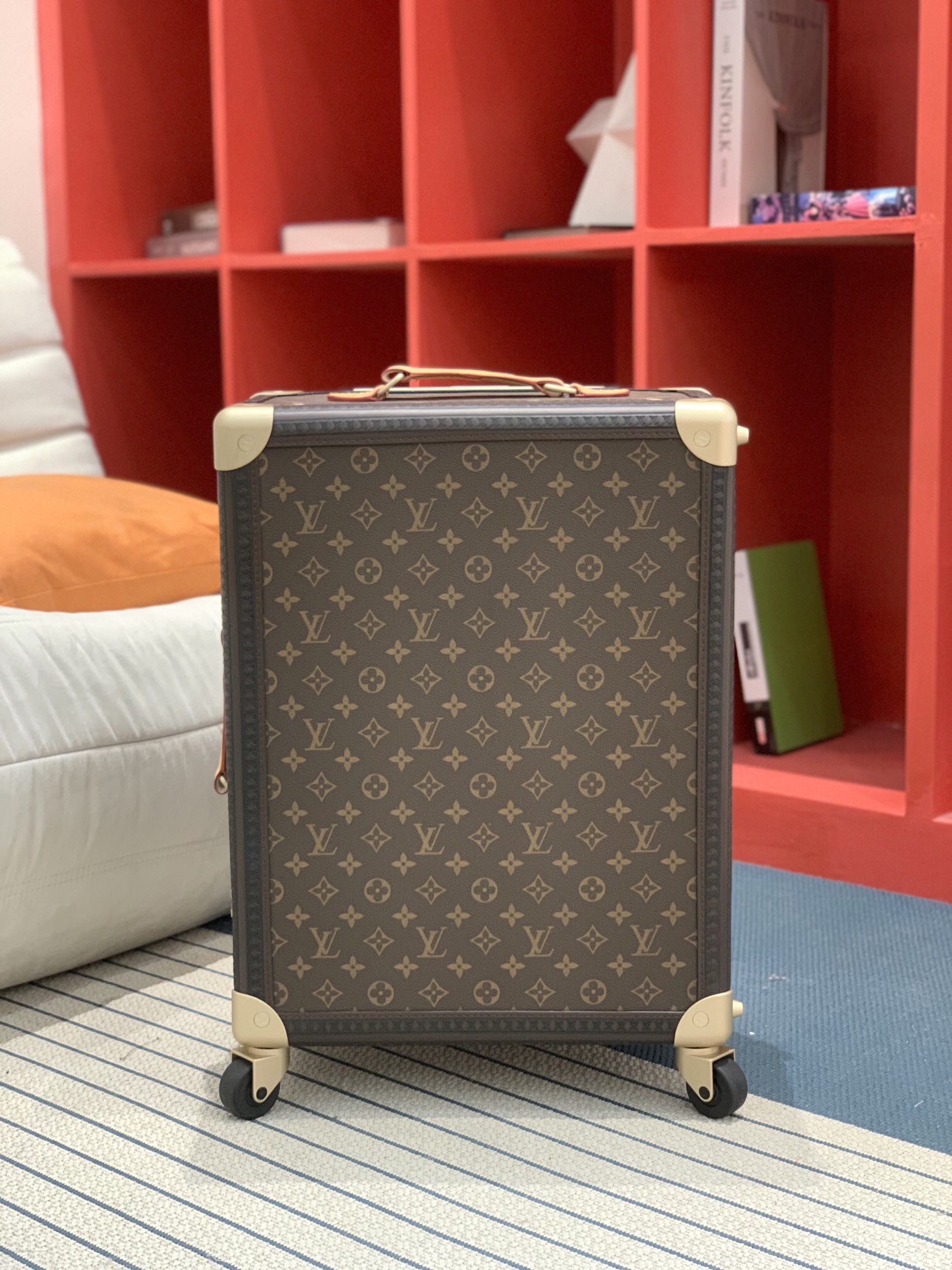 L*V Rolling Trunk