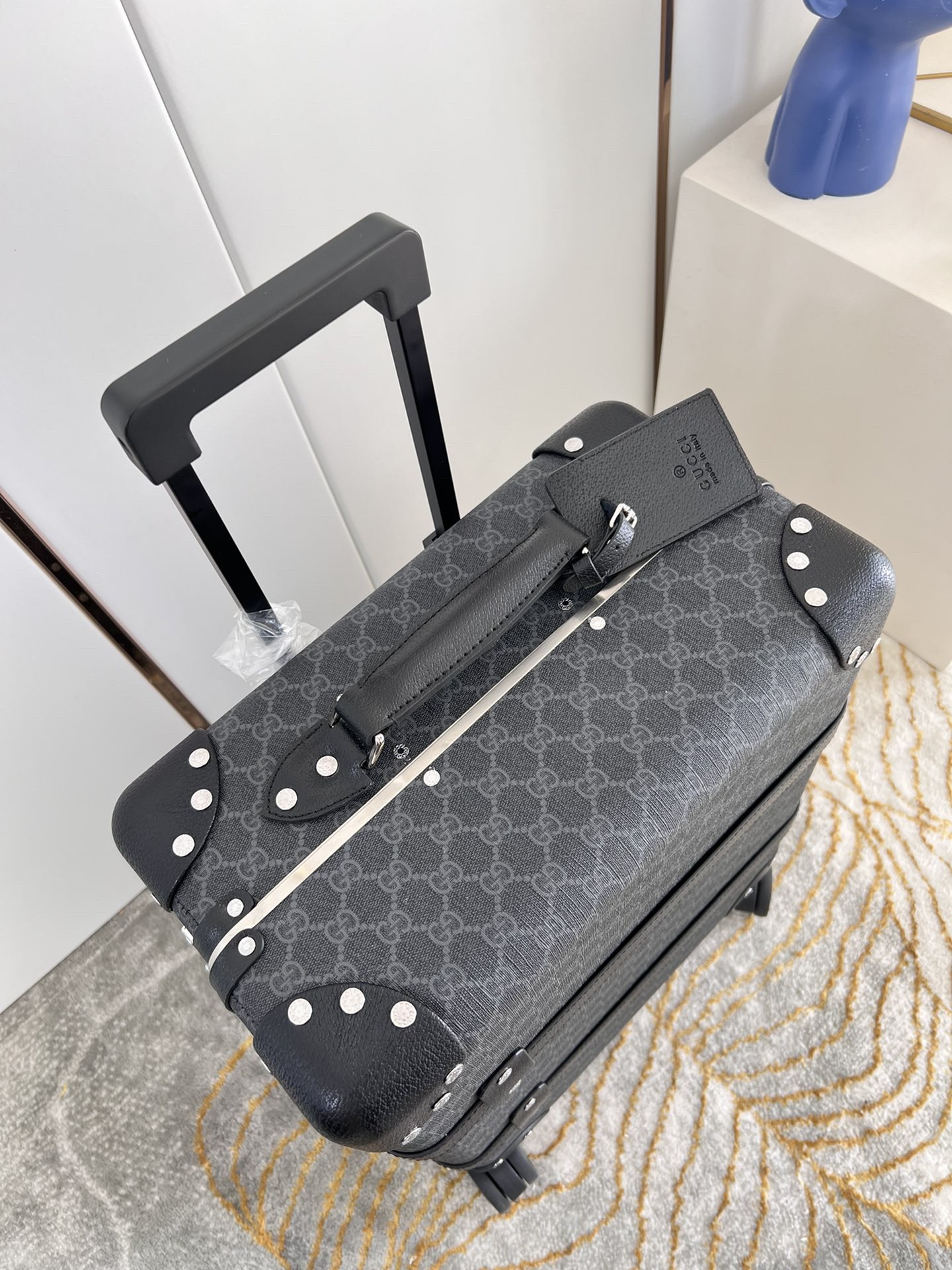 G*u*i suitcase/trolley case f902 retro size 20 inches