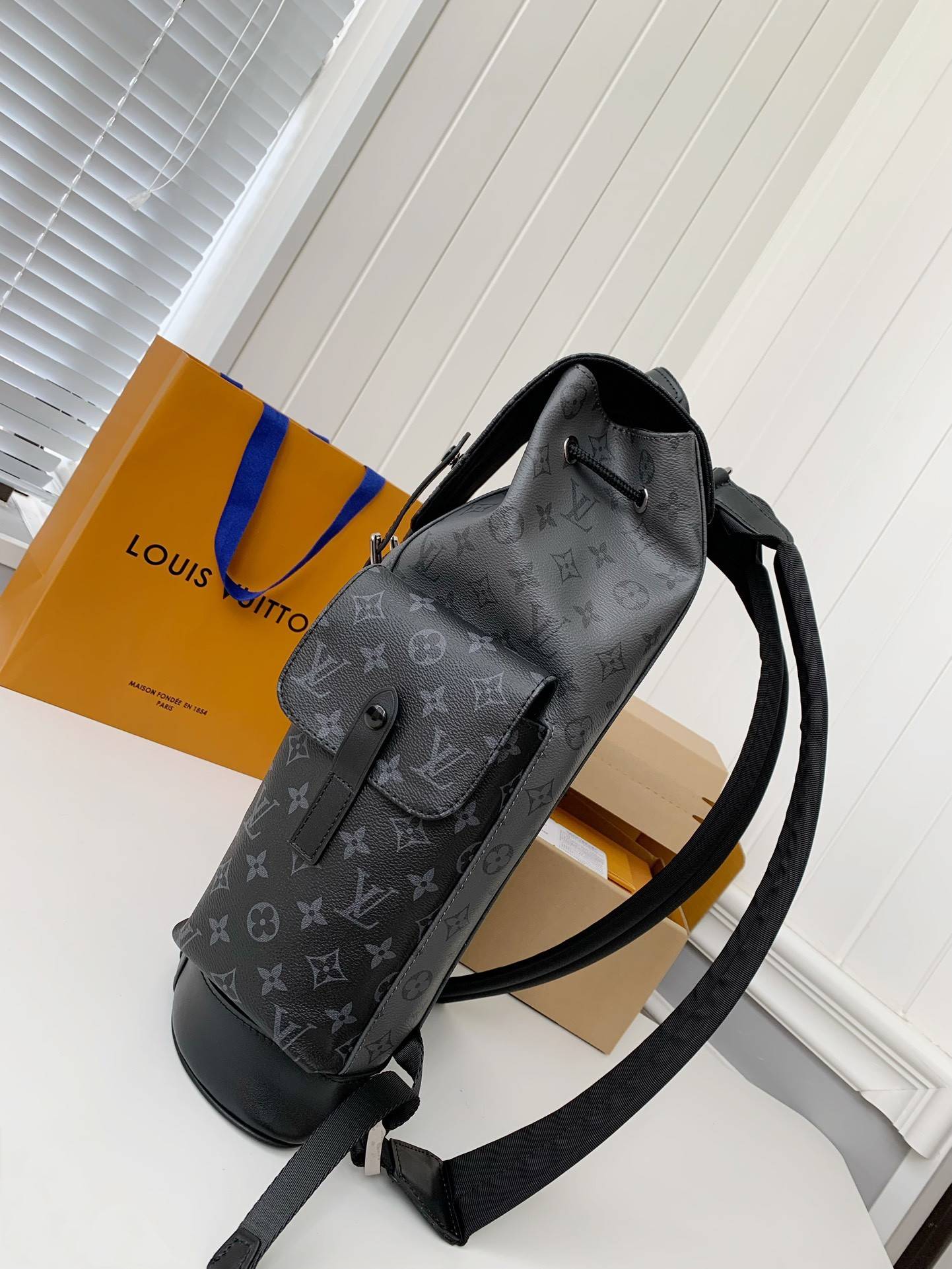 L*V CHRISTOPHER Backpack MM45419 Top Quality Size: 38 * 44 * 21cm