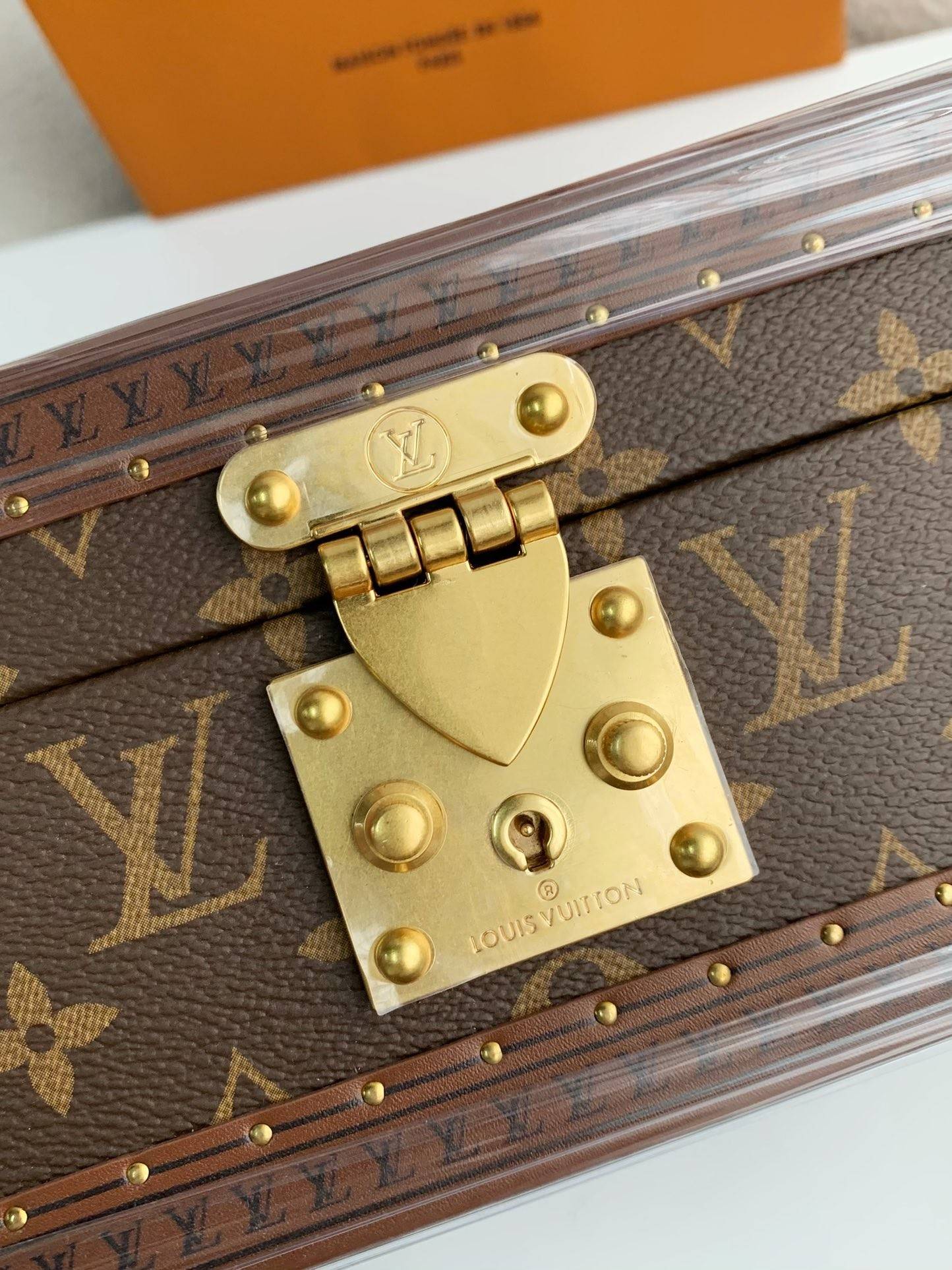 L*V Watch Storage Box Size：34*18*11cm