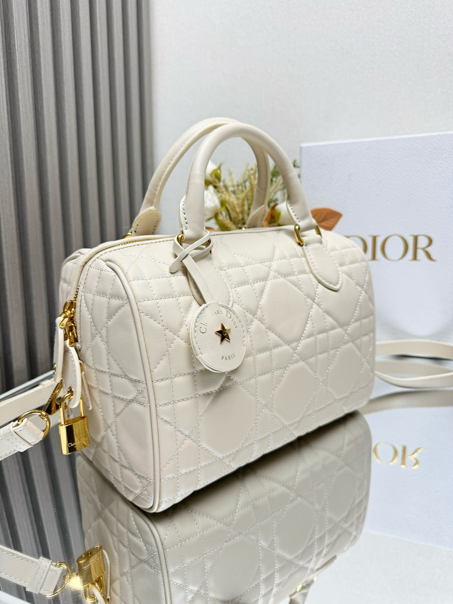 Dior Groove 25