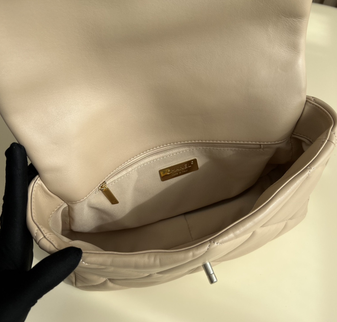 Chanle 19 Handbag