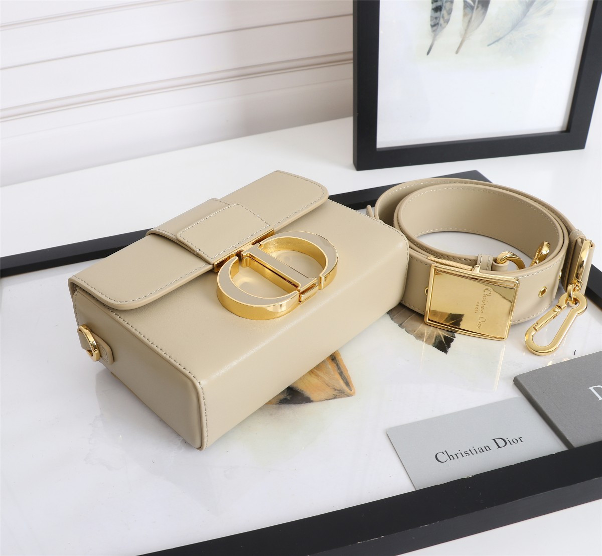 30 Montaigne Box Bag