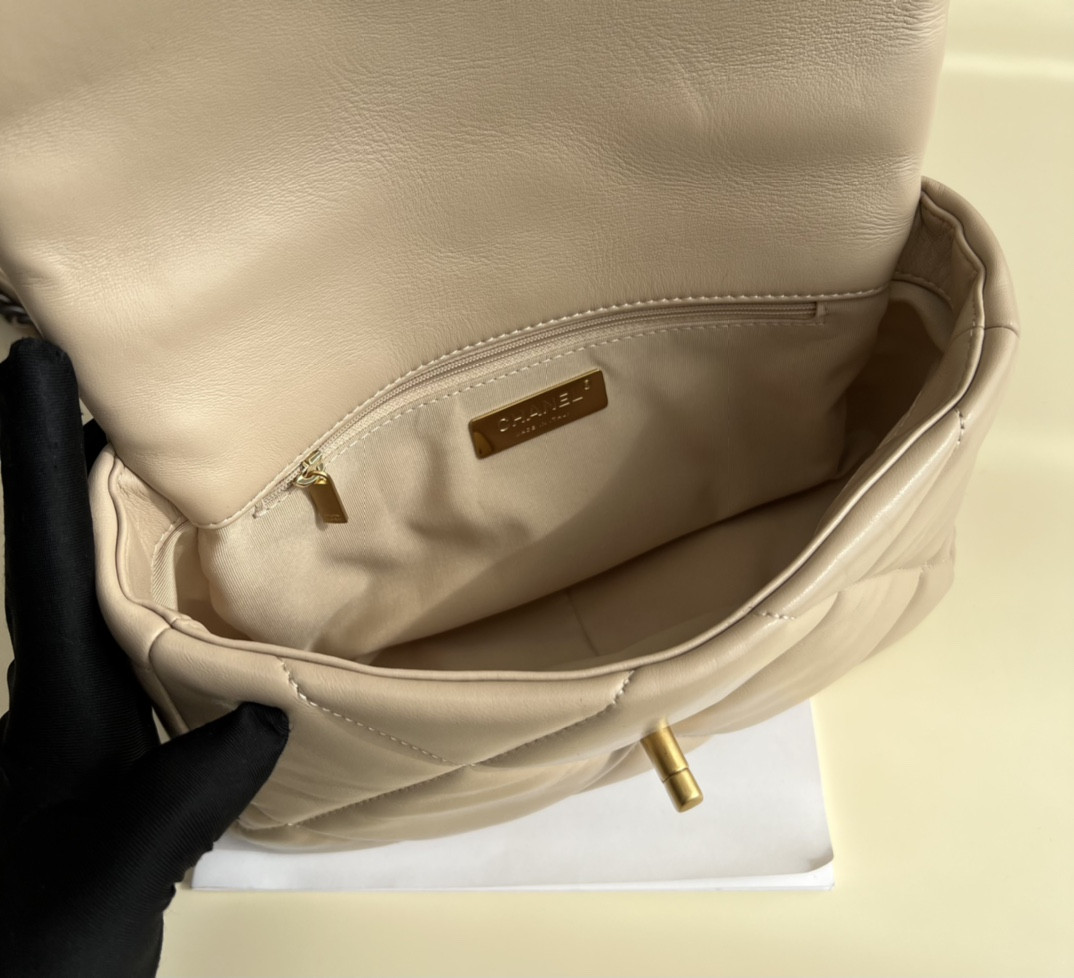 Chanle 19 Handbag