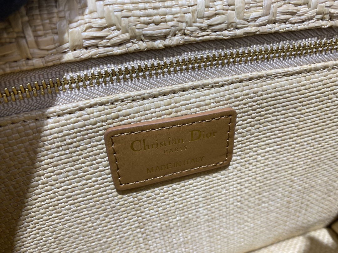 30 Montaigne Bag