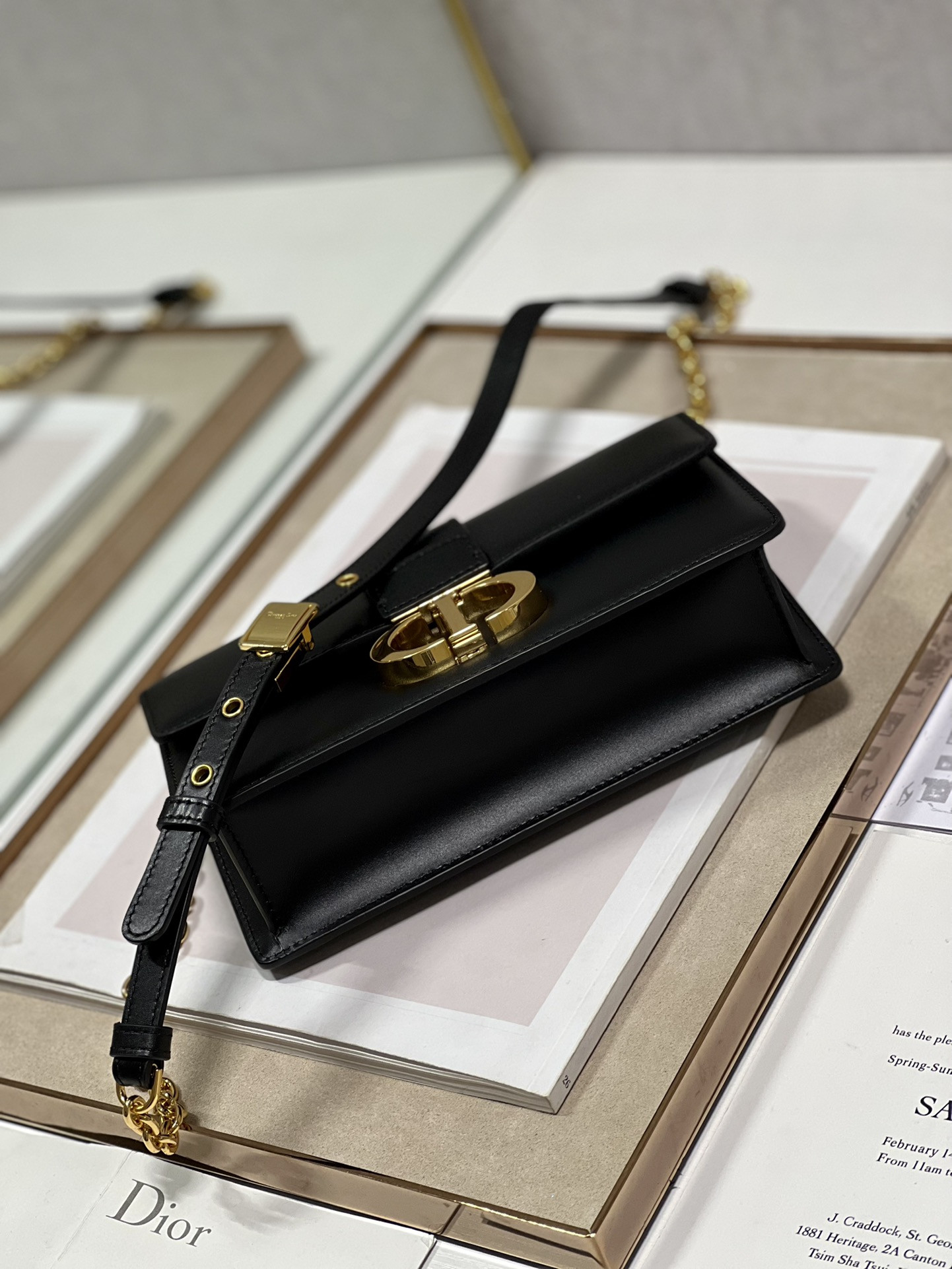 30 Montaigne East-west Bag With Chain