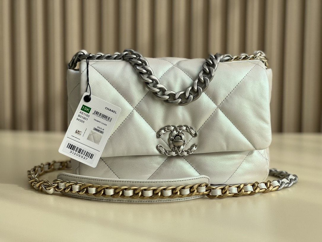 Chanle 19 Handbag